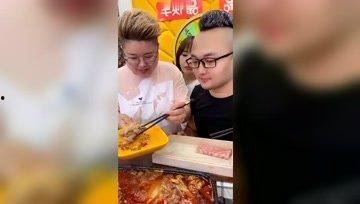 女孩被男孩拐娱乐吃瓜酱,娱乐吃瓜酱揭秘事件真相